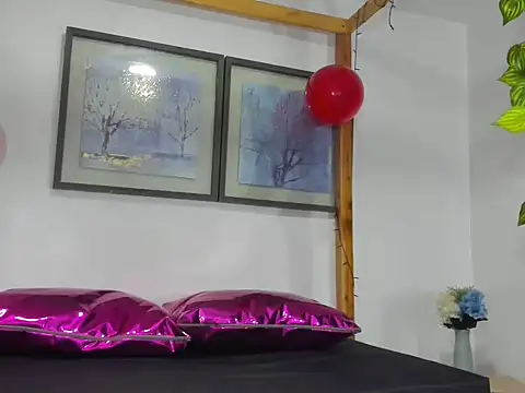 Snapshot of Xamira_hot chatting on February 20, 2026, 3:47 am Xamira hot online show from February 20, 2026, 3:47 am