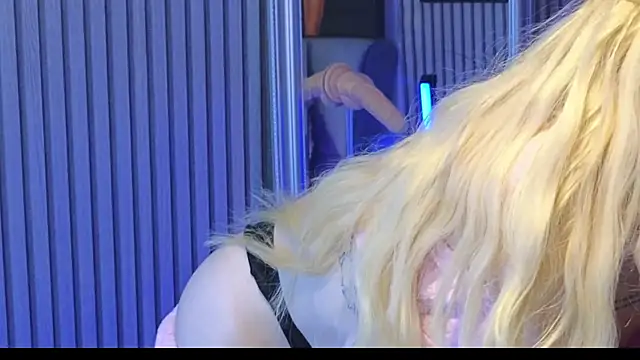 KarmaArms online show from April 13, 2026, 7:41 pm