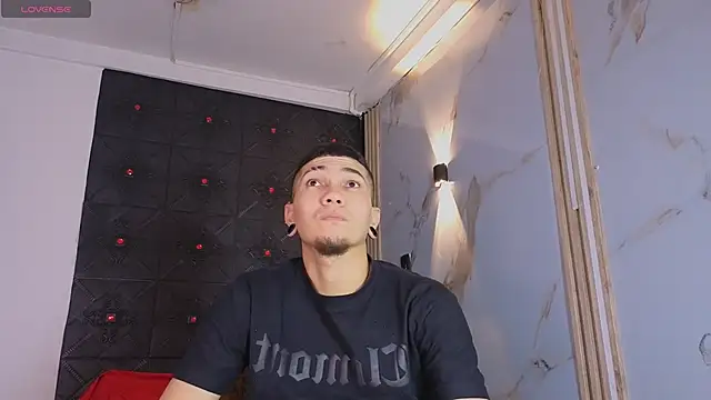 Logan and Reachel online show from April 15, 2026, 11:28 am