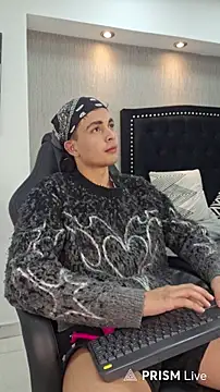 NewYoungHot online show from April 8, 2026, 8:31 pm