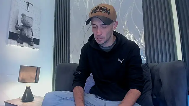 Snapshot of Milanwhite_ chatting on February 20, 2026, 12:05 pm Milanwhite online show from February 20, 2026, 12:05 pm