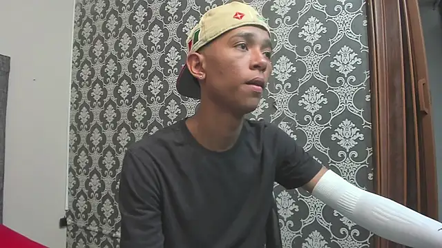 Little Twink19x online show from March 4, 2026, 7:42 pm