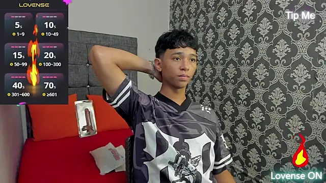 Little Twink19x online show from June 4, 2026, 7:42 pm