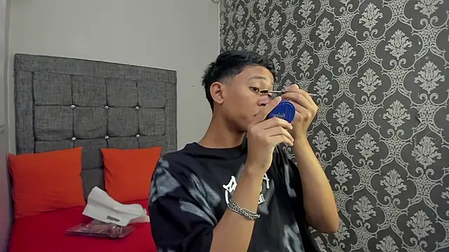 Little Twink19x online show from June 7, 2026, 7:28 pm