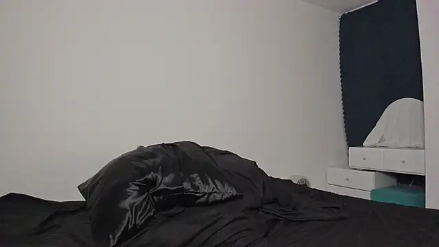 alphaandmuse online show from June 7, 2026, 3:43 am