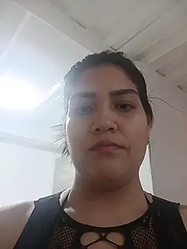 Snapshot of EmiliaVincenzo chatting on February 25, 2026, 1:10 pm EmiliaVincenzo online show from February 25, 2026, 1:10 pm