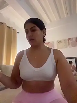 EmiliaVincenzo online show from March 12, 2026, 10:21 am