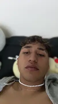 Snapshot of Alejandroml2 chatting on April 8, 2026, 7:52 am Alejandroml2 online show from April 8, 2026, 7:52 am