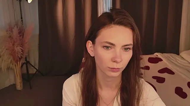 Scarlet Muse  online show from February 27, 2026, 9:20 am