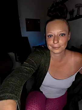 ZaramourXMrX online show from May 13, 2026, 7:55 pm