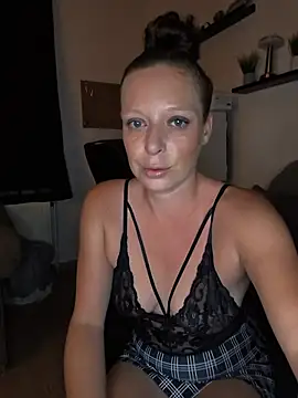ZaramourXMrX online show from May 26, 2026, 7:43 pm
