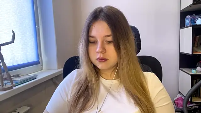 TomikoPfau online show from February 27, 2026, 7:41 am