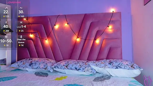 naughtyyindiann online show from April 18, 2026, 2:59 am