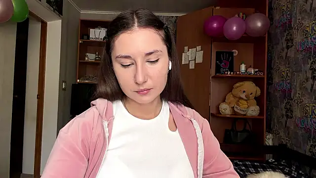 Snapshot of poly_princess chatting on February 24, 2026, 6:11 am poly princess online show from February 24, 2026, 6:11 am