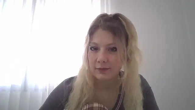 Snapshot of Foxy_Bright chatting on February 27, 2026, 12:27 pm Foxy Bright online show from February 27, 2026, 12:27 pm