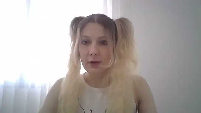 Snapshot of Foxy_Bright chatting on March 1, 2026, 12:29 pm Foxy Bright online show from March 1, 2026, 12:29 pm