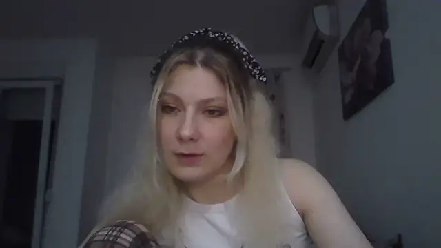 Foxy Bright online show from March 24, 2026, 7:19 pm