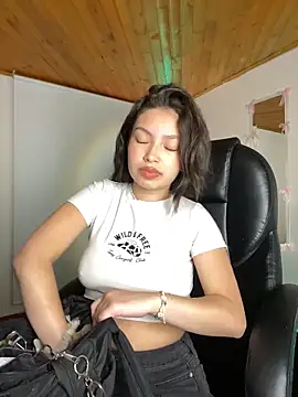 Mady Pink online show from April 8, 2026, 4:12 am