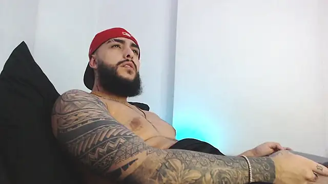 SantiagoHincapiie online show from March 19, 2026, 5:11 am