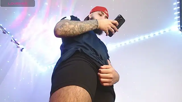 SantiagoHincapiie online show from April 1, 2026, 6:58 am