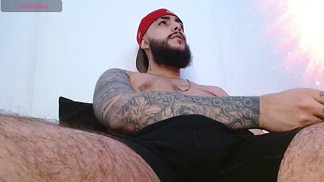 SantiagoHincapiie online show from April 16, 2026, 12:33 am