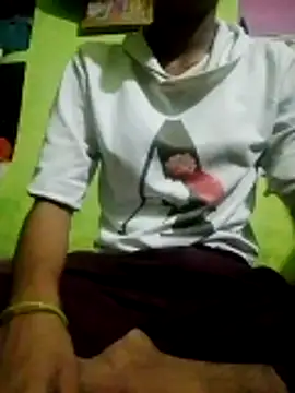 wifedesi7050 online show from May 15, 2026, 4:58 pm