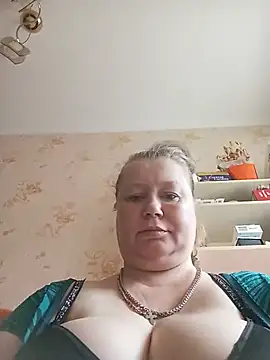 KiraStanton online show from June 6, 2026, 4:12 pm