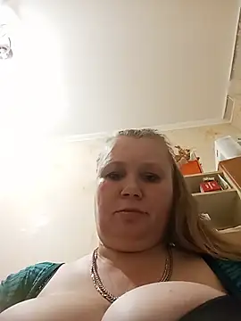 KiraStanton online show from June 8, 2026, 10:32 pm