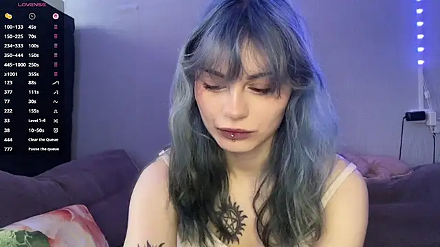 Emmibrilson online show from April 12, 2026, 11:48 am