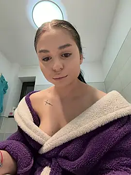 Olivia Noor online show from March 31, 2026, 9:48 pm