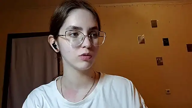Katelemon online show from May 13, 2026, 2:14 pm