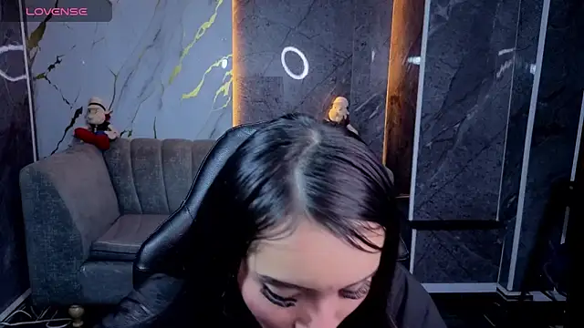 Daphne nicole b online show from April 16, 2026, 9:39 pm