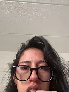 Snapshot of susi_chimm chatting on March 3, 2026, 1:06 pm susi chimm online show from March 3, 2026, 1:06 pm