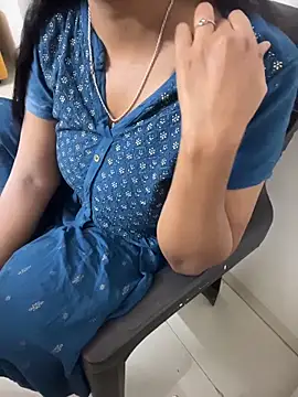 Snapshot of Queenlipx chatting on February 20, 2026, 8:09 pm Queenlipx online show from February 20, 2026, 8:09 pm