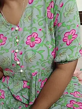 Snapshot of Queenlipx chatting on March 1, 2026, 5:04 pm Queenlipx online show from March 1, 2026, 5:04 pm