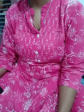 Queenlipx online show from March 7, 2026, 3:42 pm