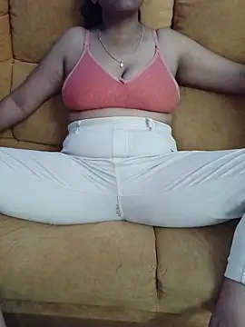 Queenlipx online show from March 13, 2026, 5:19 pm