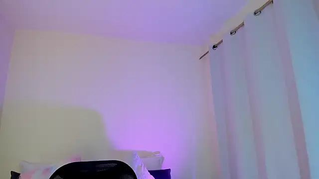 MIAA ROBERTSS online show from April 4, 2026, 7:44 pm