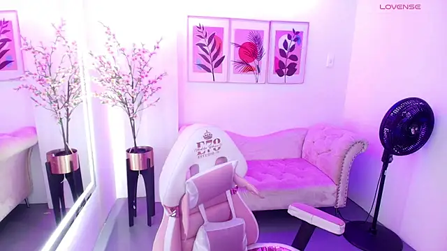 Snapshot of Chloe_meoww chatting on May 27, 2026, 12:13 pm Chloe meoww online show from May 27, 2026, 12:13 pm