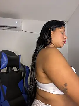 Snapshot of Kittyoficiall chatting on February 26, 2026, 6:29 pm Kittyoficiall online show from February 26, 2026, 6:29 pm