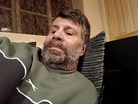 stud2512 online show from April 16, 2026, 9:39 pm