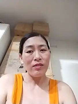 Snapshot of lris-Beauty77 chatting on April 27, 2026, 2:48 pm lris-Beauty77 online show from April 27, 2026, 2:48 pm