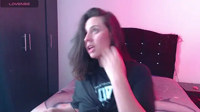 Ana  arms online show from February 24, 2026, 3:21 pm