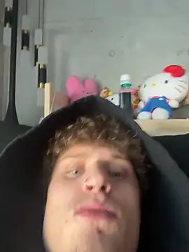 Snapshot of PAPITRVN chatting on February 21, 2026, 9:27 pm PAPITRVN online show from February 21, 2026, 9:27 pm