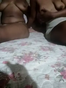 Snapshot of Dee-n-Dee_nyash chatting on February 22, 2026, 9:46 pm Dee-n-Dee nyash online show from February 22, 2026, 9:46 pm