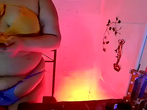 MistressMileenaMiami online show from February 25, 2026, 8:18 pm