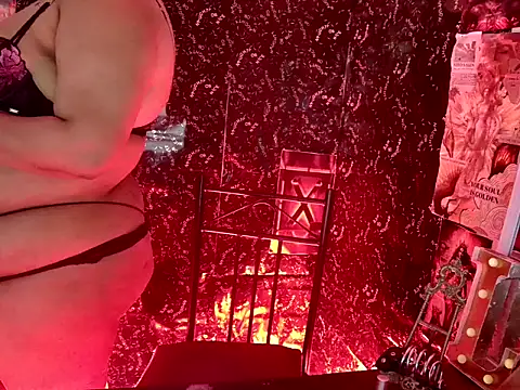 MistressMileenaMiami online show from May 18, 2026, 1:06 pm