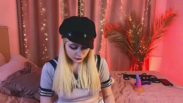 rraffaellka online show from April 11, 2026, 9:30 pm