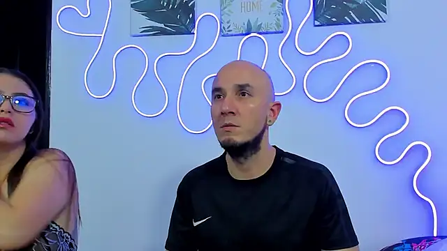 Snapshot of Cintya_n_Roger chatting on March 1, 2026, 3:30 am Cintya n Roger online show from March 1, 2026, 3:30 am