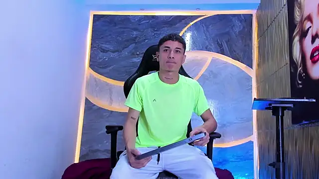 Matheus Ic  online show from February 25, 2026, 7:56 pm